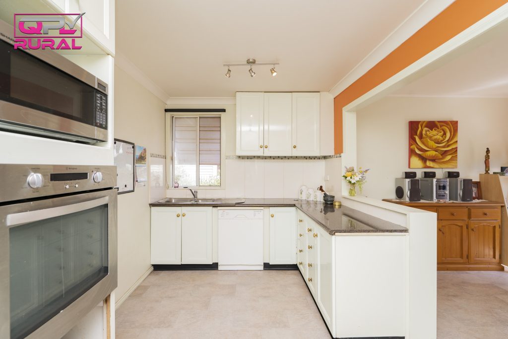 3 Rupert Street, Narrandera NSW 2700 - photo 2