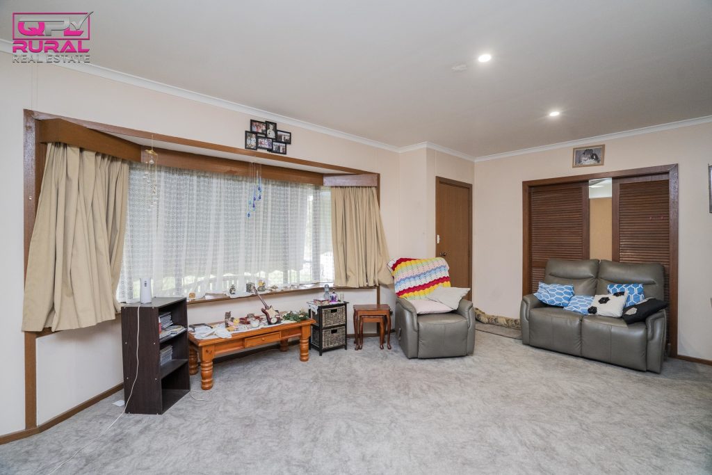 8 Crown Street, Narrandera NSW 2700 - photo 2