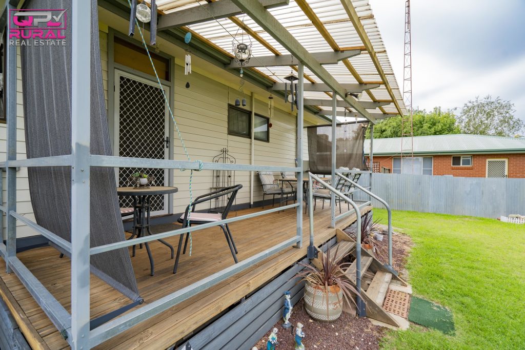 8 Crown Street, Narrandera NSW 2700 - photo 11