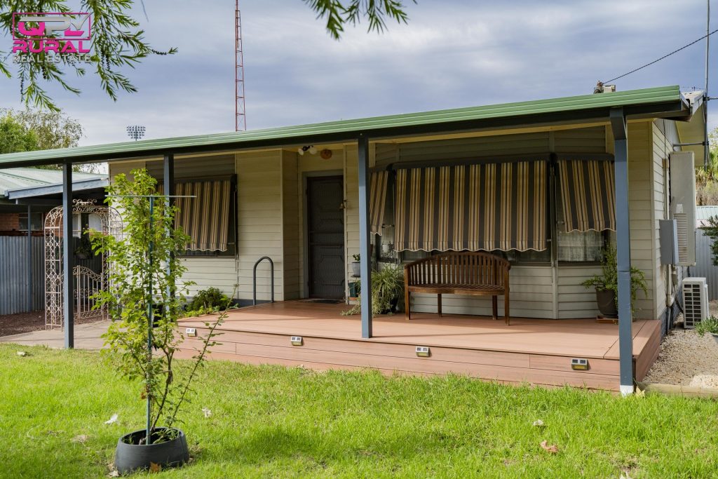 8 Crown Street, Narrandera NSW 2700 - McGrath Riverina