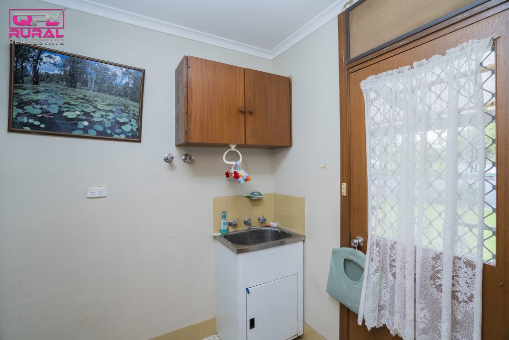8 Crown Street, Narrandera NSW 2700 - photo 12