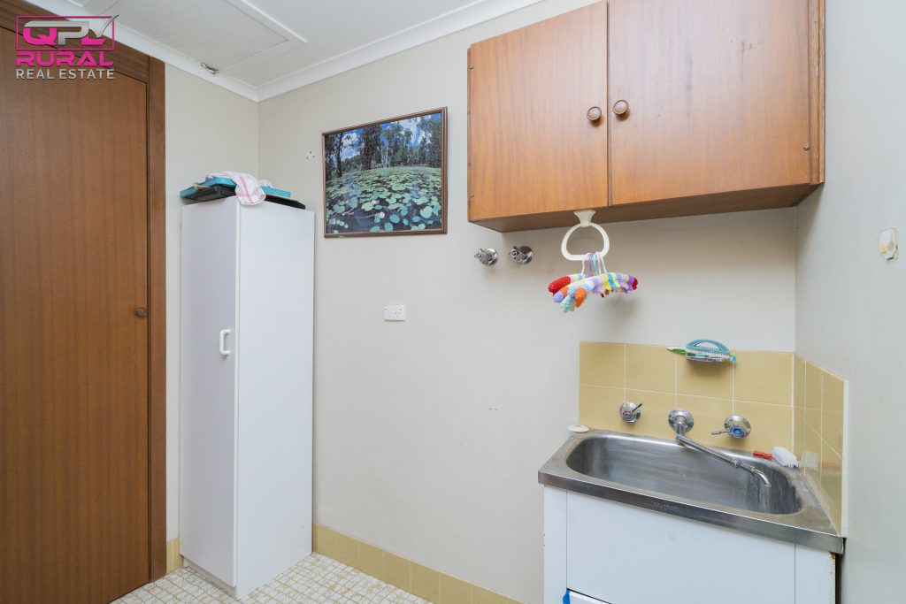8 Crown Street, Narrandera NSW 2700 - photo 13