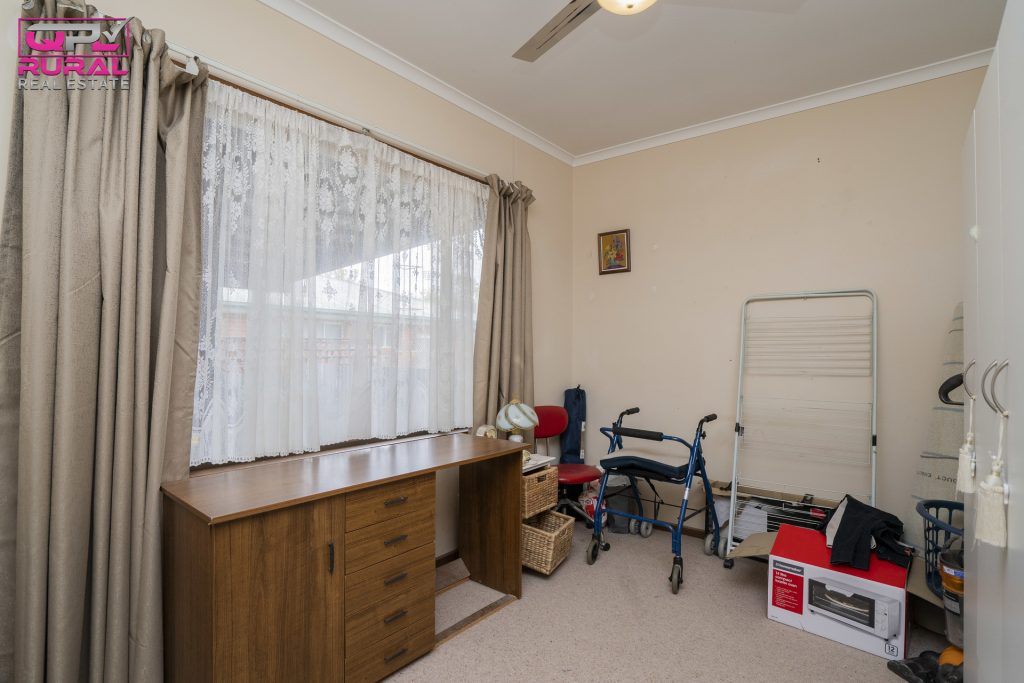 8 Crown Street, Narrandera NSW 2700 - photo 14