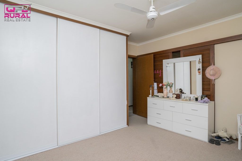 8 Crown Street, Narrandera NSW 2700 - photo 15