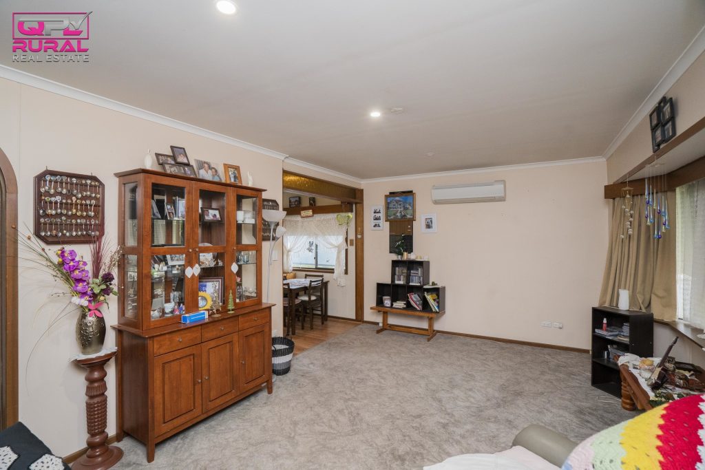 8 Crown Street, Narrandera NSW 2700 - photo 20