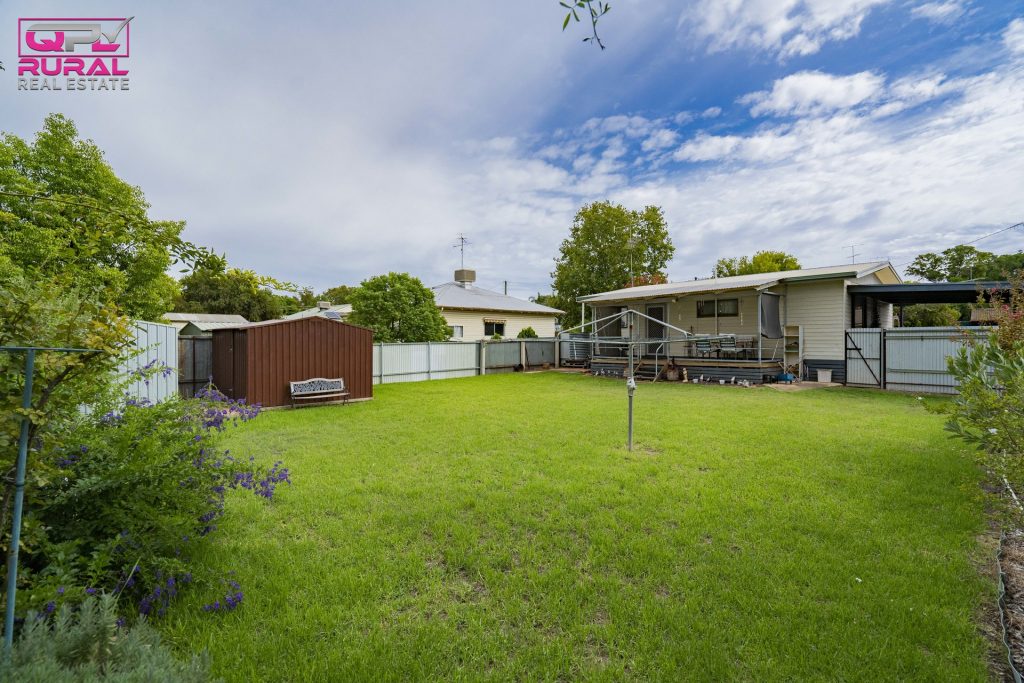 8 Crown Street, Narrandera NSW 2700 - photo 22