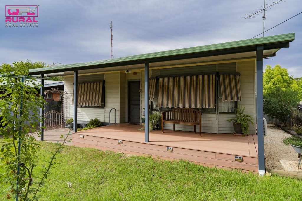 8 Crown Street, Narrandera NSW 2700 - photo 24