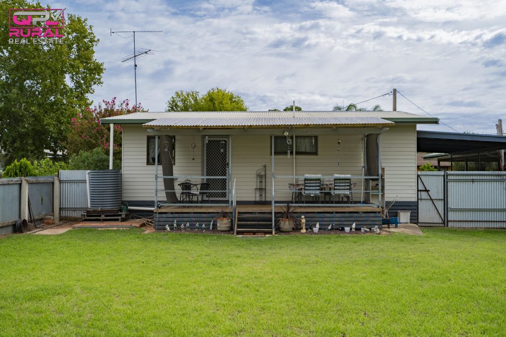 8 Crown Street, Narrandera NSW 2700 - photo 27