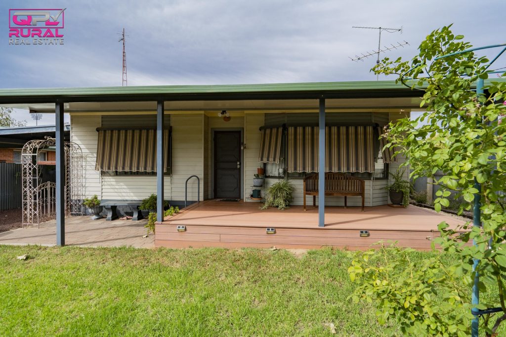 8 Crown Street, Narrandera NSW 2700 - photo 28