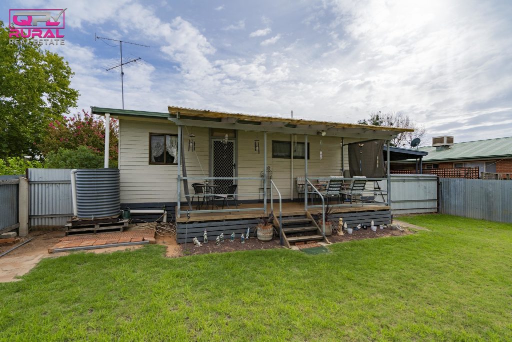 8 Crown Street, Narrandera NSW 2700 - photo 31