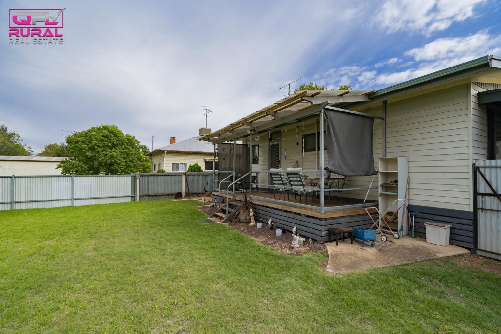 8 Crown Street, Narrandera NSW 2700 - photo 32