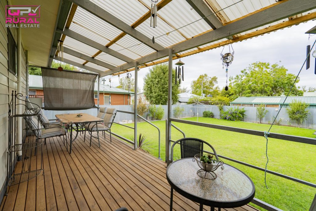8 Crown Street, Narrandera NSW 2700 - photo 5
