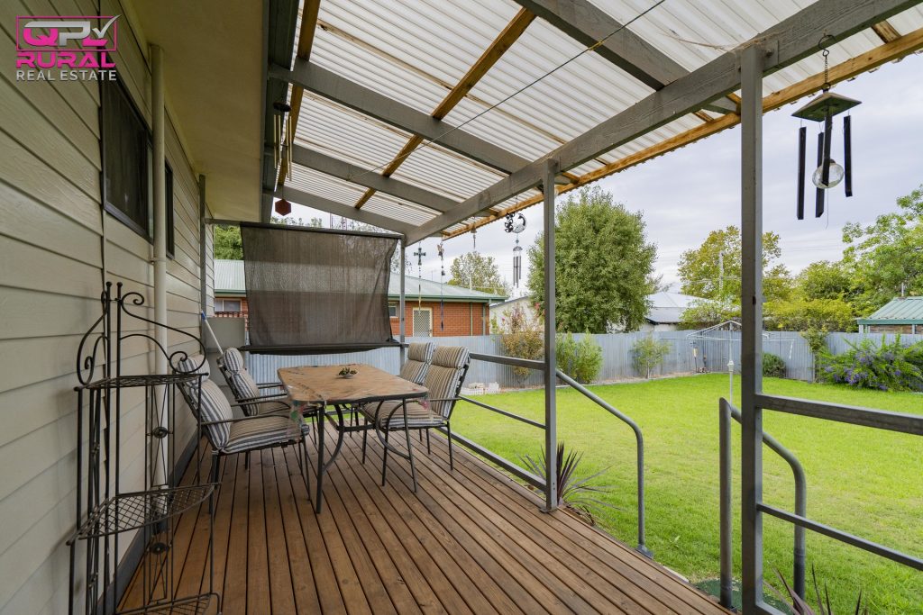 8 Crown Street, Narrandera NSW 2700 - photo 6