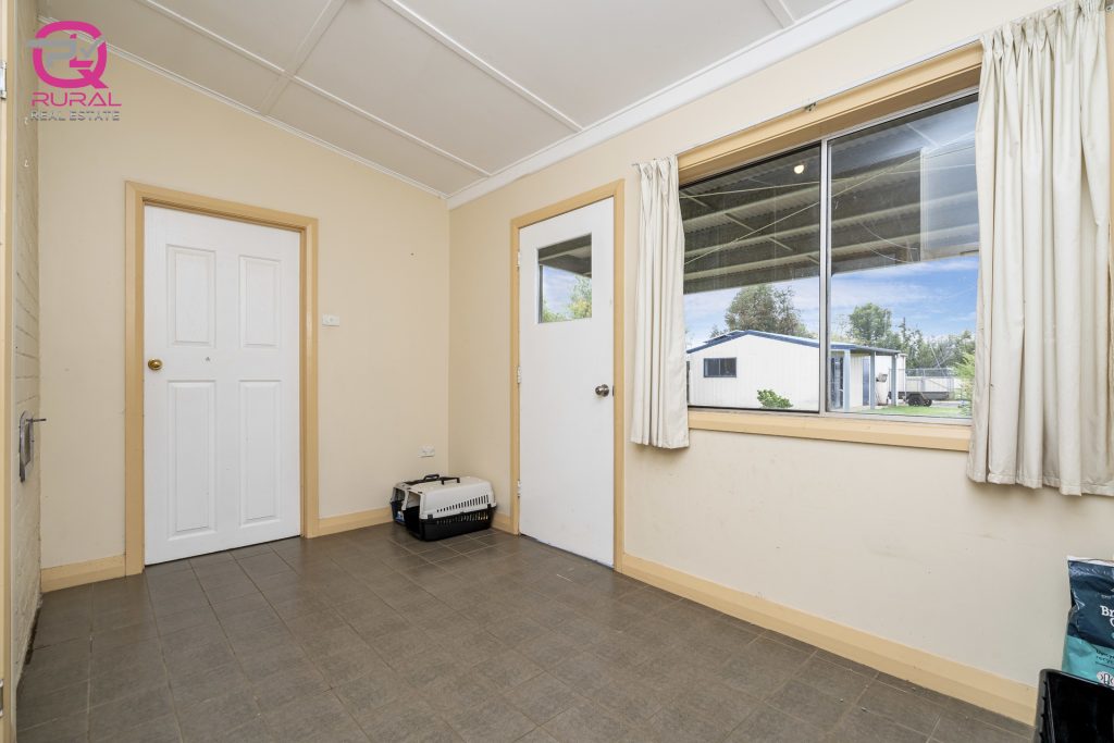 181 Deboos Street, Temora NSW 2666 - photo 12