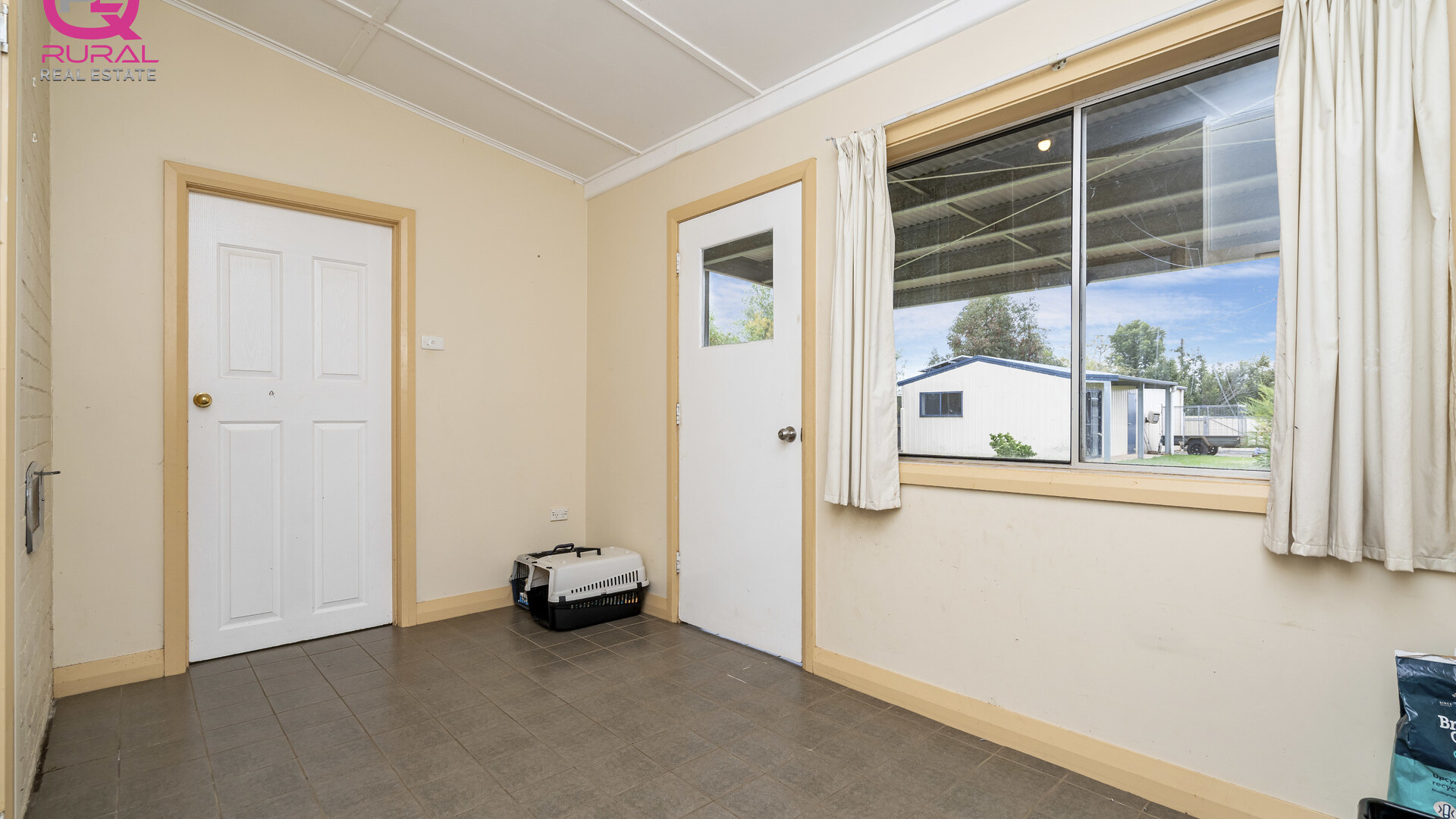 181 Deboos Street, Temora NSW 2666 - photo 12