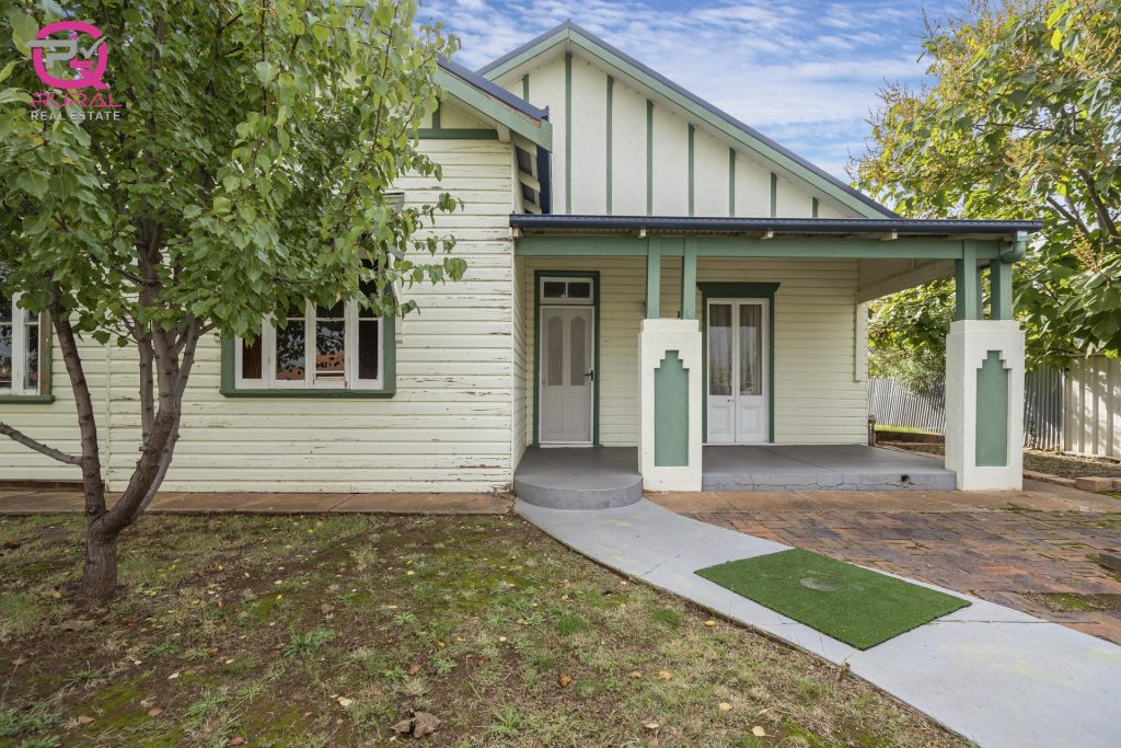 181 Deboos Street, Temora NSW 2666 - photo 15
