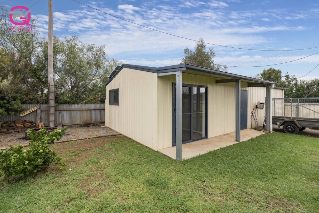 181 Deboos Street, Temora NSW 2666 - photo 17