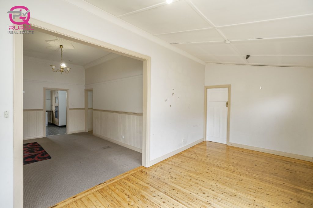 181 Deboos Street, Temora NSW 2666 - photo 3