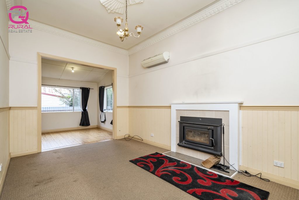 181 Deboos Street, Temora NSW 2666 - photo 4