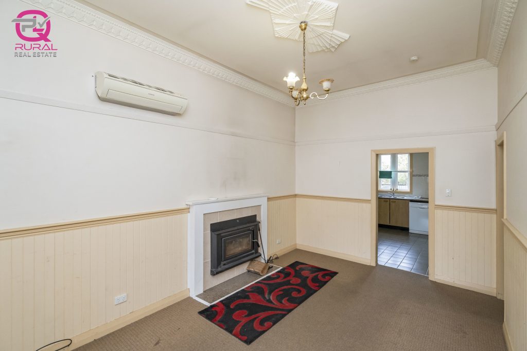 181 Deboos Street, Temora NSW 2666 - photo 5