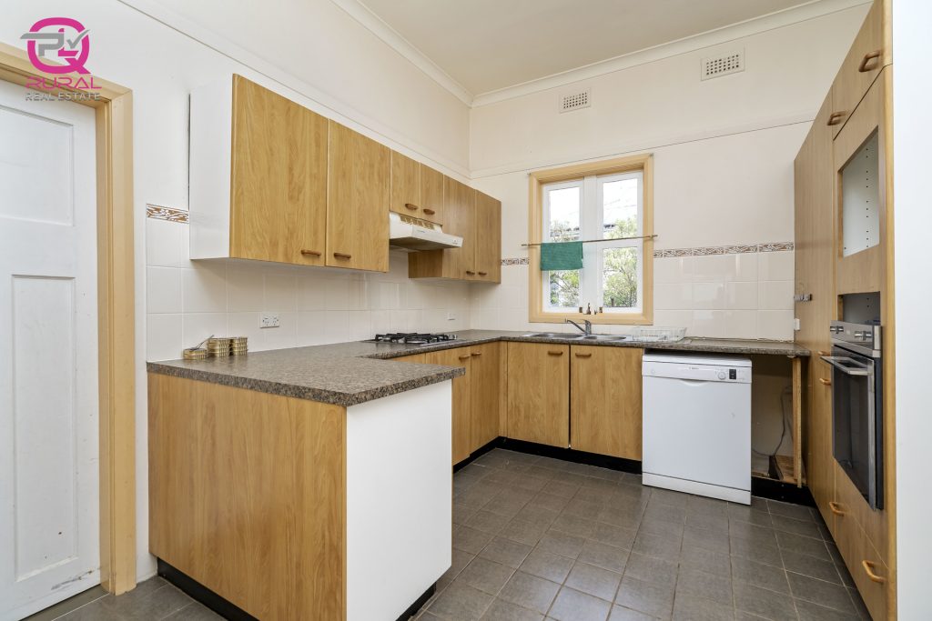 181 Deboos Street, Temora NSW 2666 - photo 6