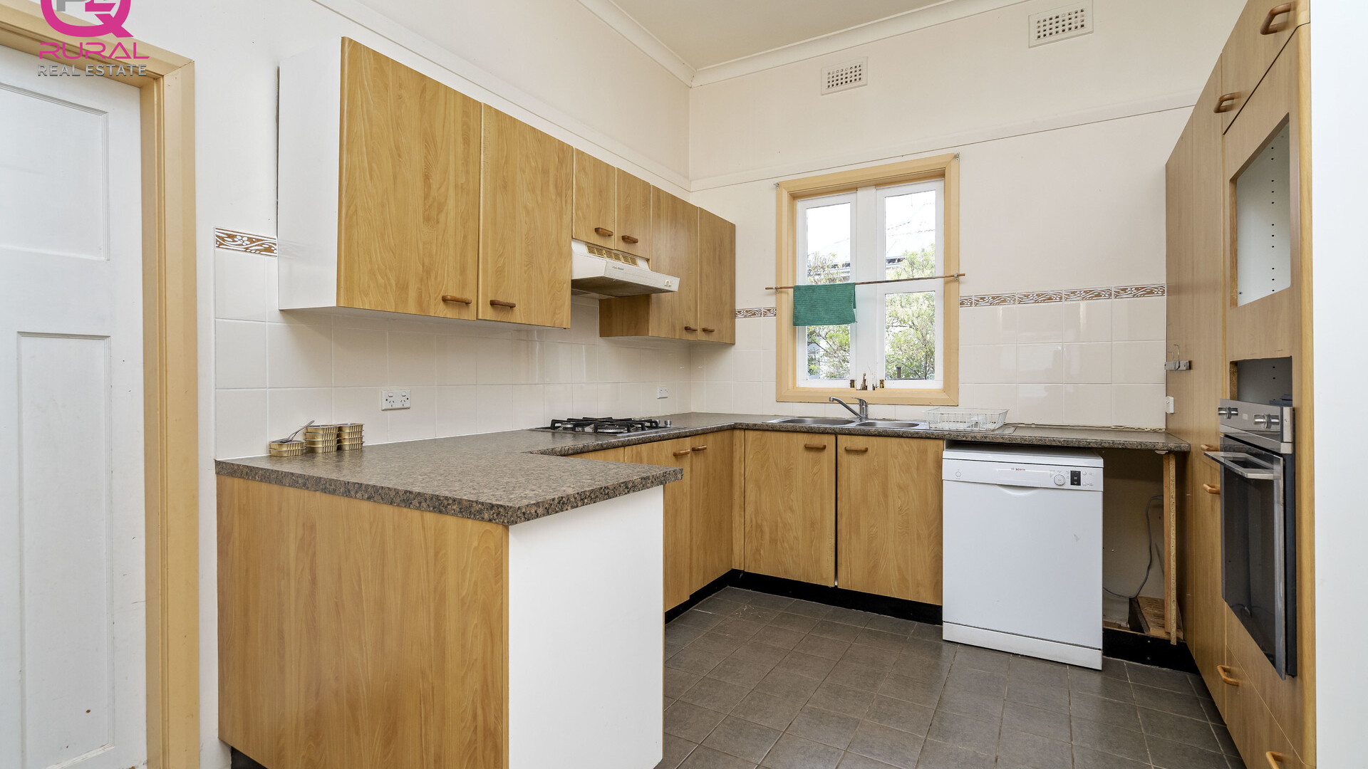 181 Deboos Street, Temora NSW 2666 - photo 6
