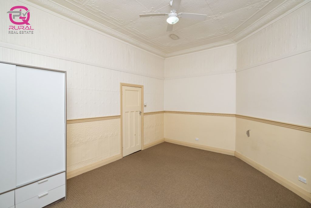 181 Deboos Street, Temora NSW 2666 - photo 7