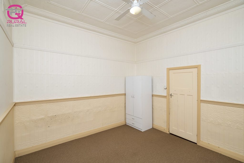 181 Deboos Street, Temora NSW 2666 - photo 8