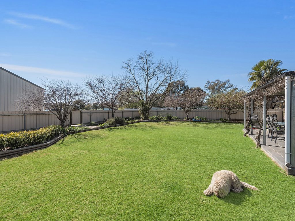 9 Brampton Street, Temora NSW 2666 - photo 11