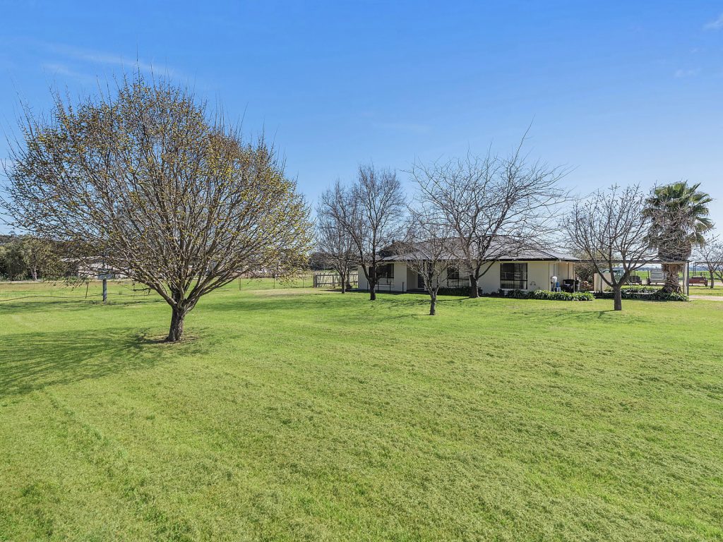 9 Brampton Street, Temora NSW 2666 - photo 13