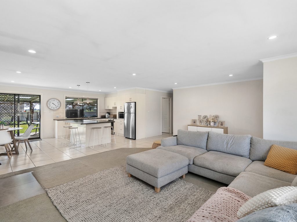 9 Brampton Street, Temora NSW 2666 - photo 3