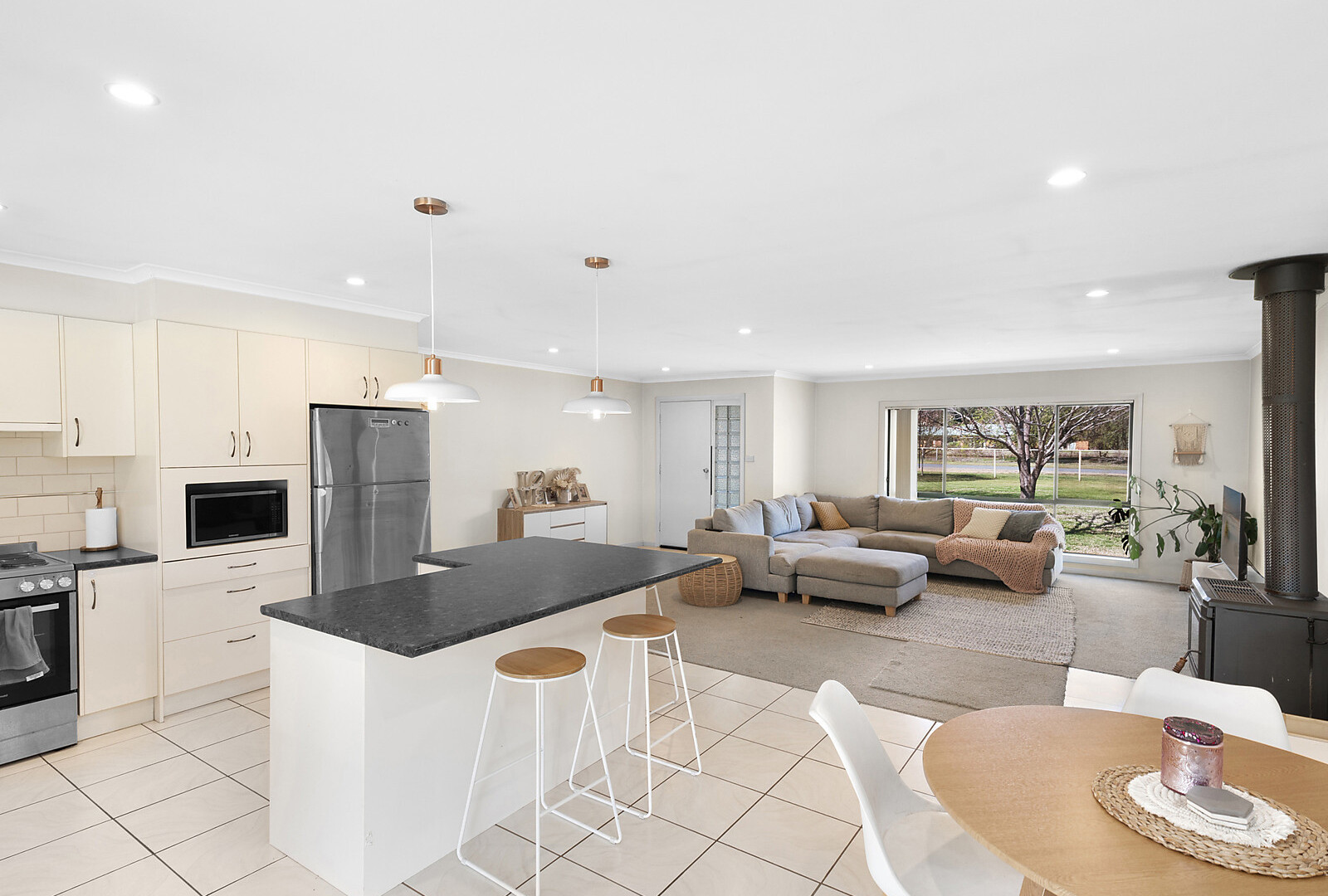 9 Brampton Street, Temora NSW 2666 - photo 6