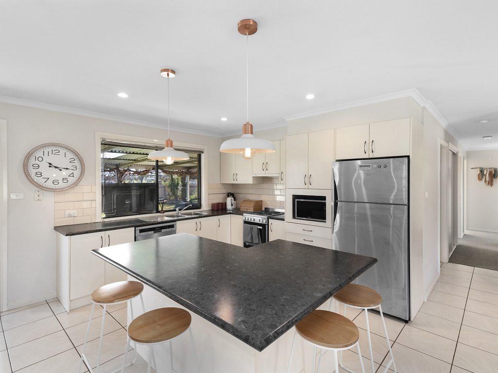 9 Brampton Street, Temora NSW 2666 - photo 7