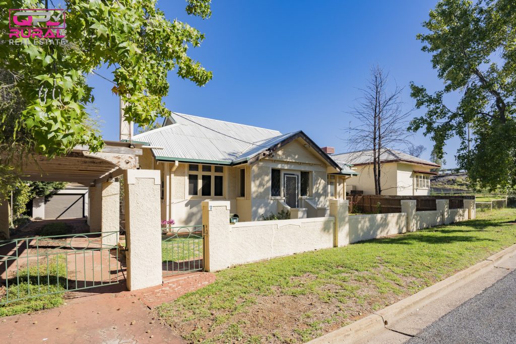 2 Jonsen Street, Narrandera NSW 2700 - McGrath Riverina