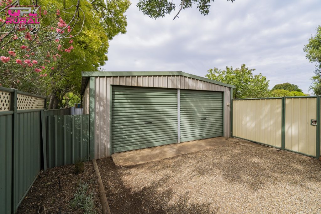 18 Grosvenor Street, Narrandera NSW 2700 - photo 12