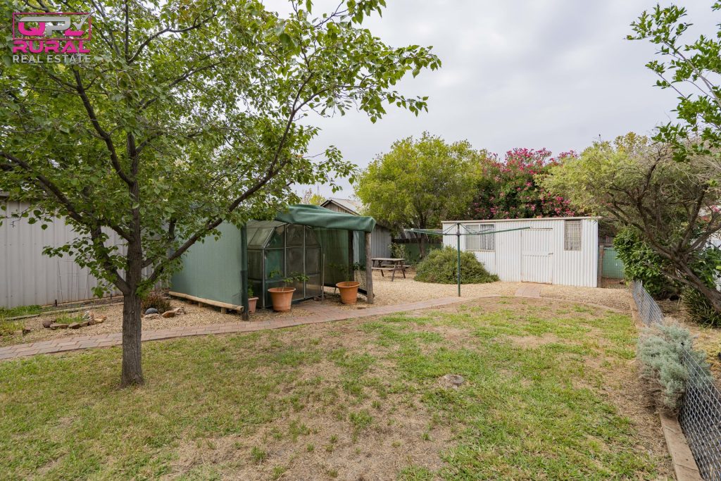 18 Grosvenor Street, Narrandera NSW 2700 - photo 14