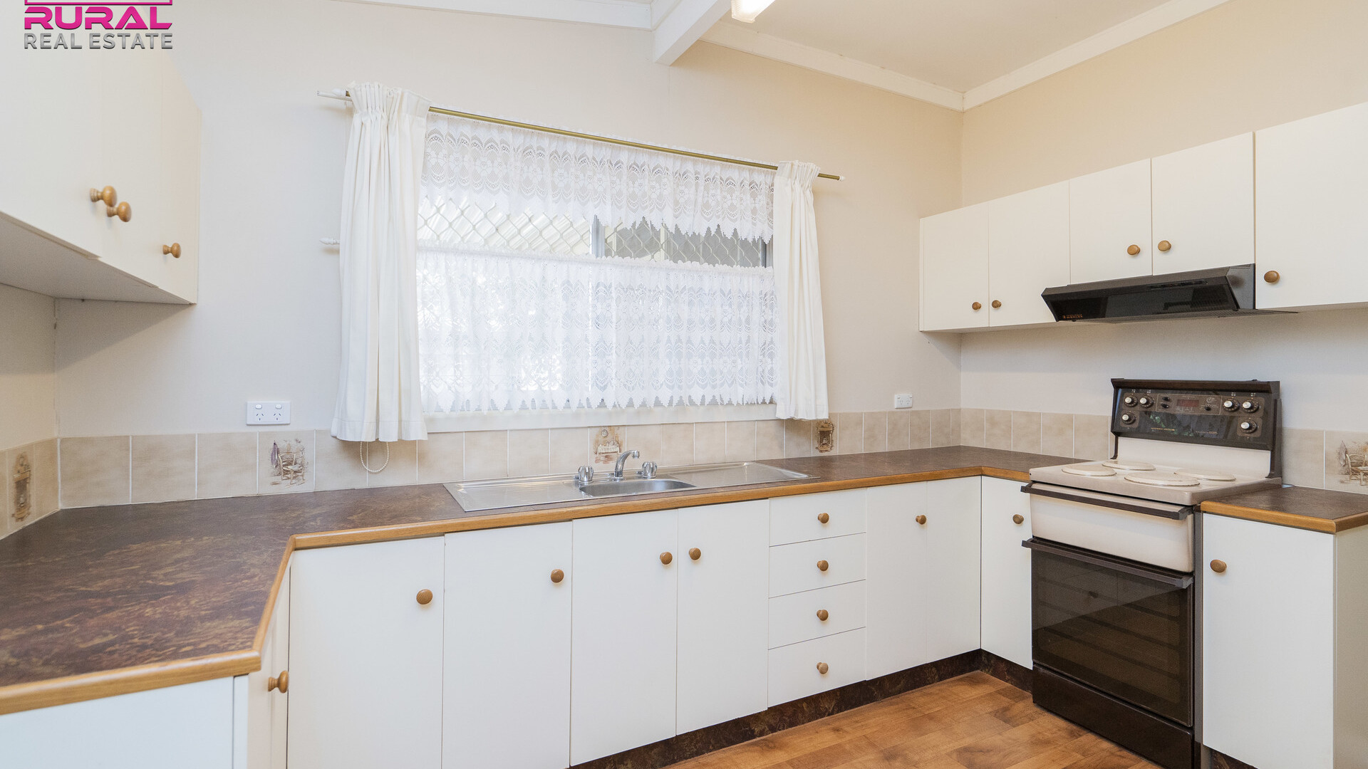 18 Grosvenor Street, Narrandera NSW 2700 - photo 3