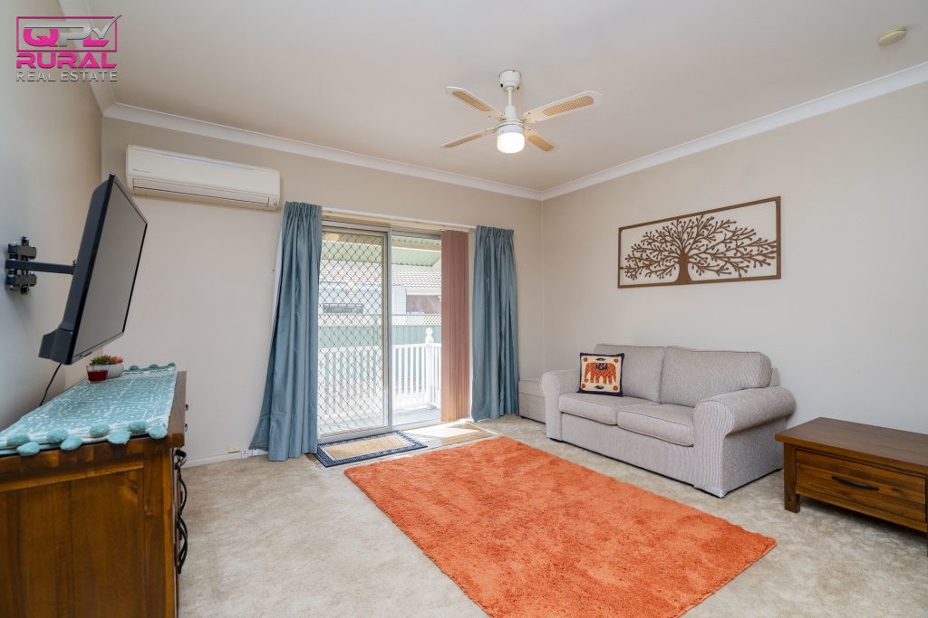 18 Grosvenor Street, Narrandera NSW 2700 - photo 5