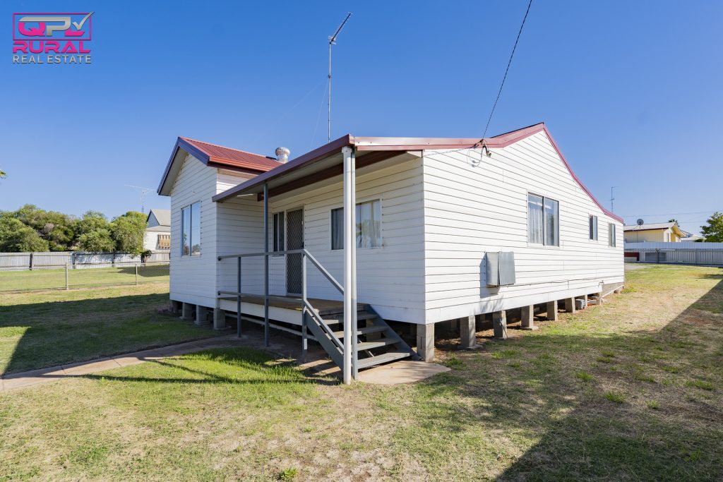 23 Roslyn Street, Narrandera NSW 2700 - photo 2