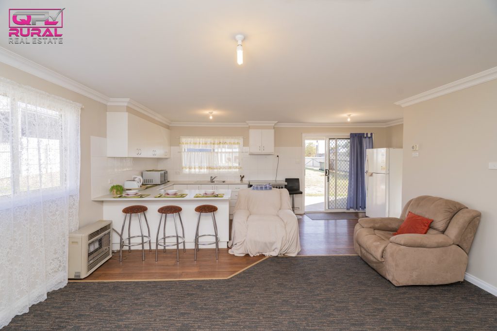 23 Roslyn Street, Narrandera NSW 2700 - photo 4