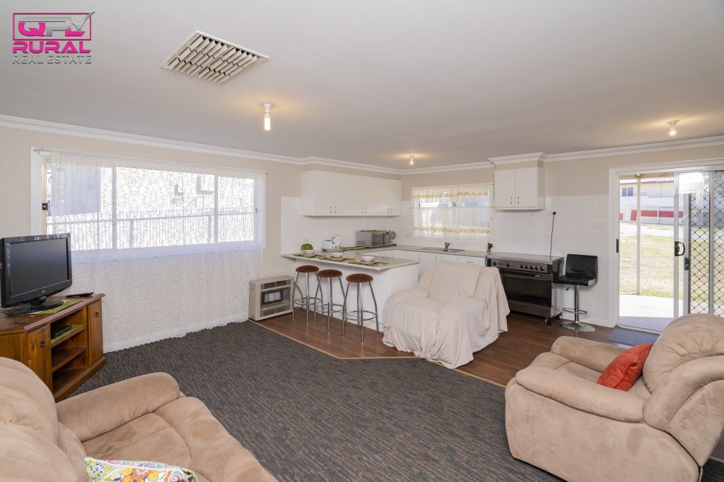 23 Roslyn Street, Narrandera NSW 2700 - photo 5