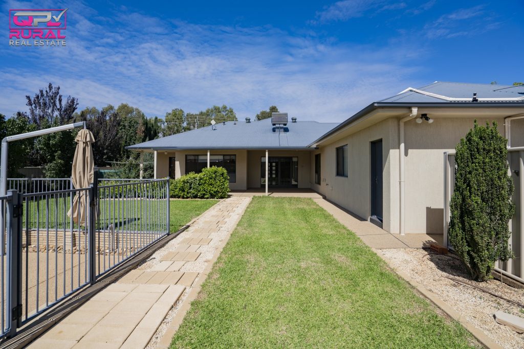 43 Grevillia Street, Leeton NSW 2705 - photo 17