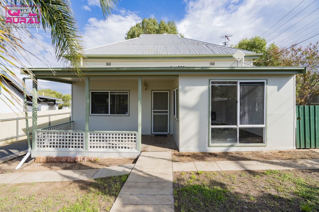 12 Adams Street, Narrandera NSW 2700 - photo 2