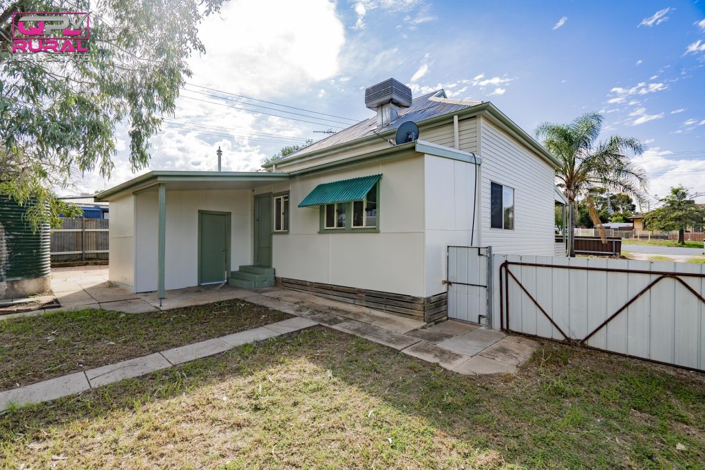 12 Adams Street, Narrandera NSW 2700 - photo 11