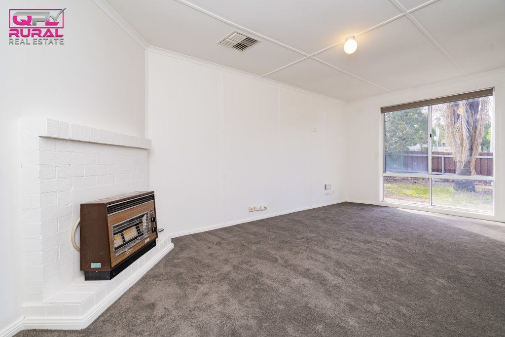 12 Adams Street, Narrandera NSW 2700 - photo 4