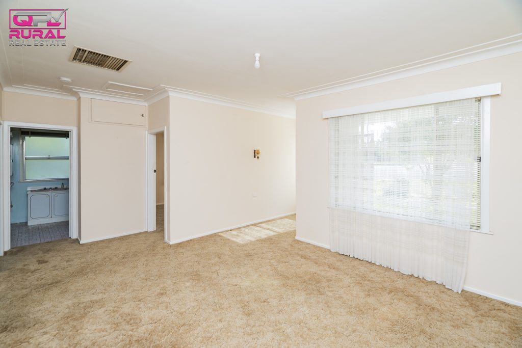 10 Crescent Street, Narrandera NSW 2700 - photo 14