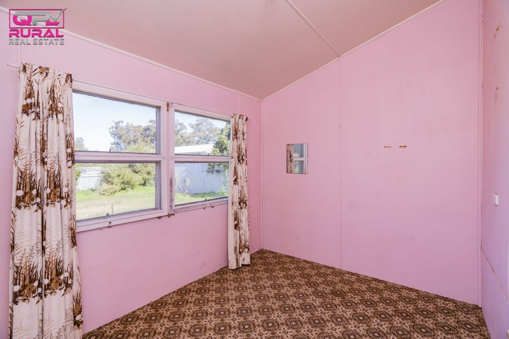 10 Crescent Street, Narrandera NSW 2700 - photo 18
