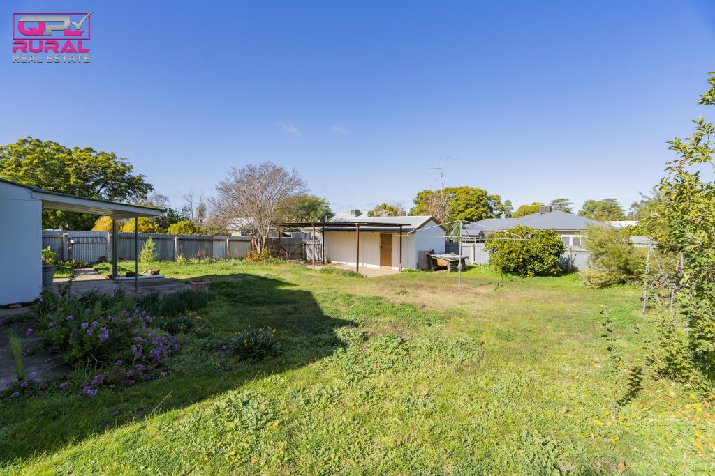 10 Crescent Street, Narrandera NSW 2700 - photo 26