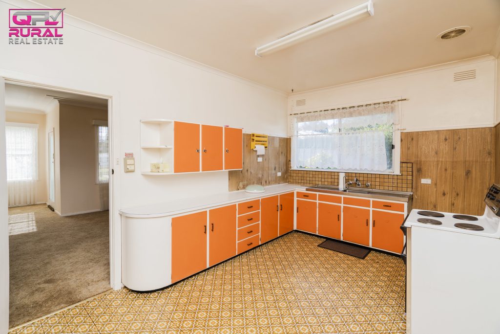 10 Crescent Street, Narrandera NSW 2700 - photo 4