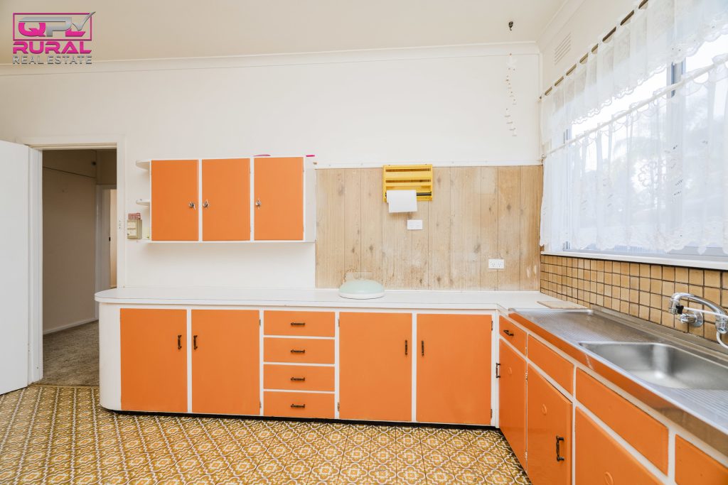 10 Crescent Street, Narrandera NSW 2700 - photo 5